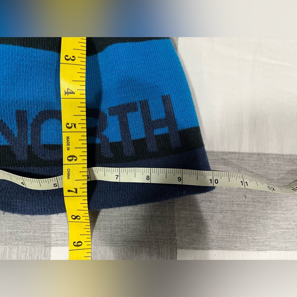 North Face Reversible Beanie - Picture 4 of 8